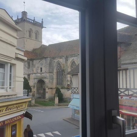 Appt De Charme En Plein Coeur Historique Dives-sur-Mer Exterior foto