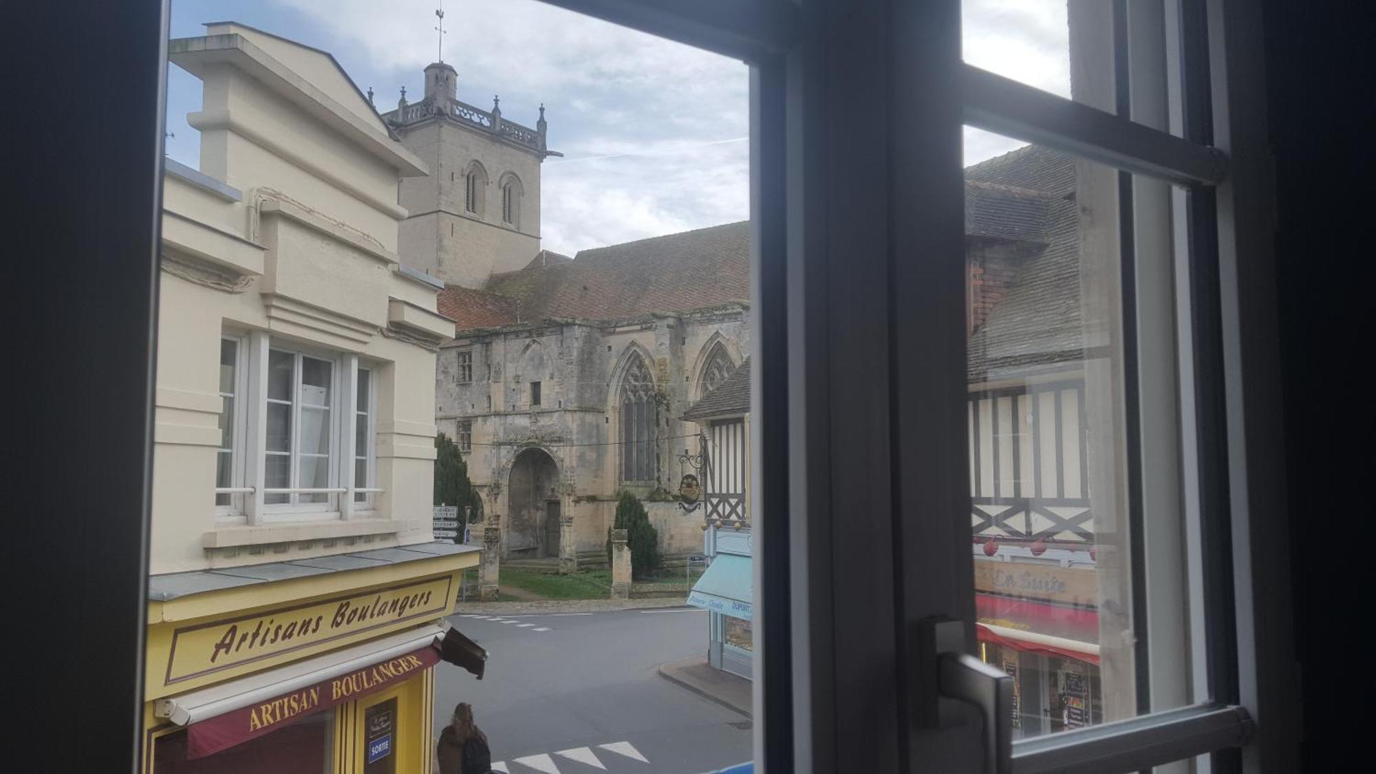 Appt De Charme En Plein Coeur Historique Dives-sur-Mer Exterior foto